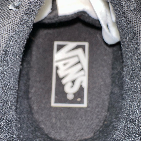 Vans Men's or Women’s Seldan Low Top Black Sneakers - Picture 8 of 12